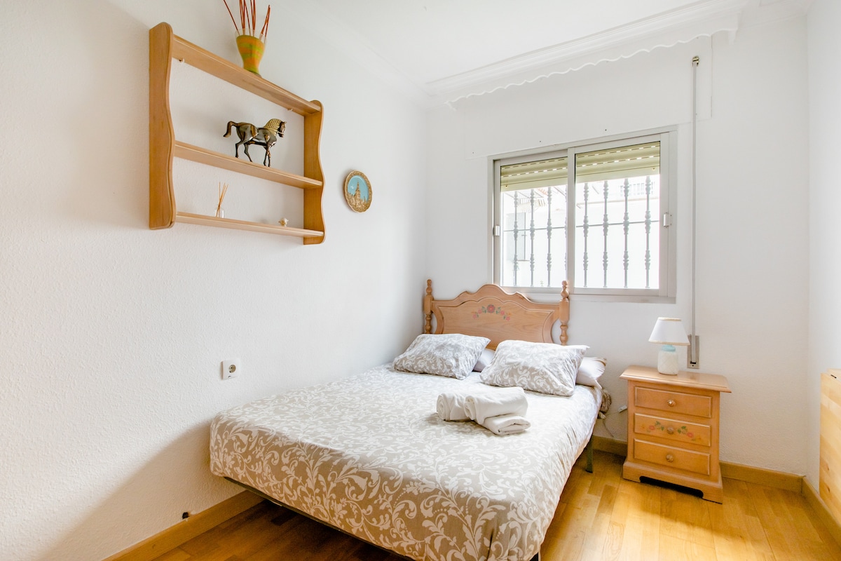 Habitación Doble Tranquila a 5 Min del Metro + Desayuno Incluido